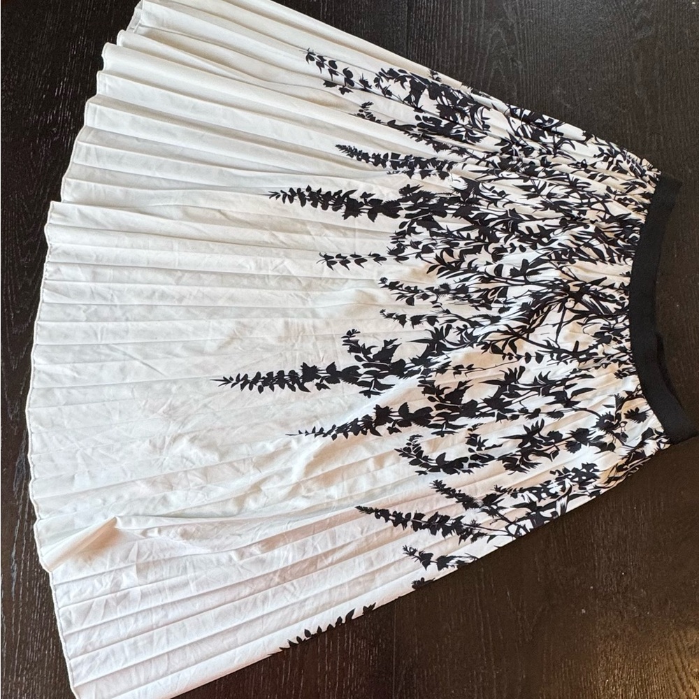 Chic Black and White A-Line Skirt